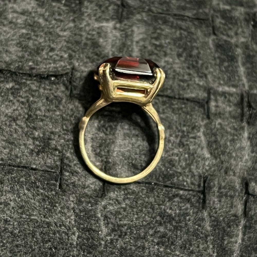 Vintage Avon gold plated Burgundy Quartz ring size 6 - Picture 4 of 6